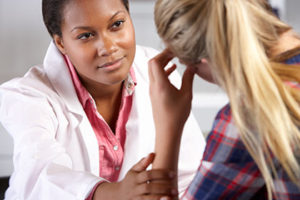 Penetração ajudando a senhora doente