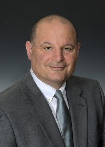 Dr. Chris Ottiano Director Médico Interino