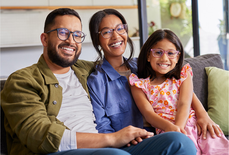 Familia con dos hijos pequeños