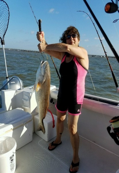 Cheryl disfrutando de su afición favorita, la pesca.